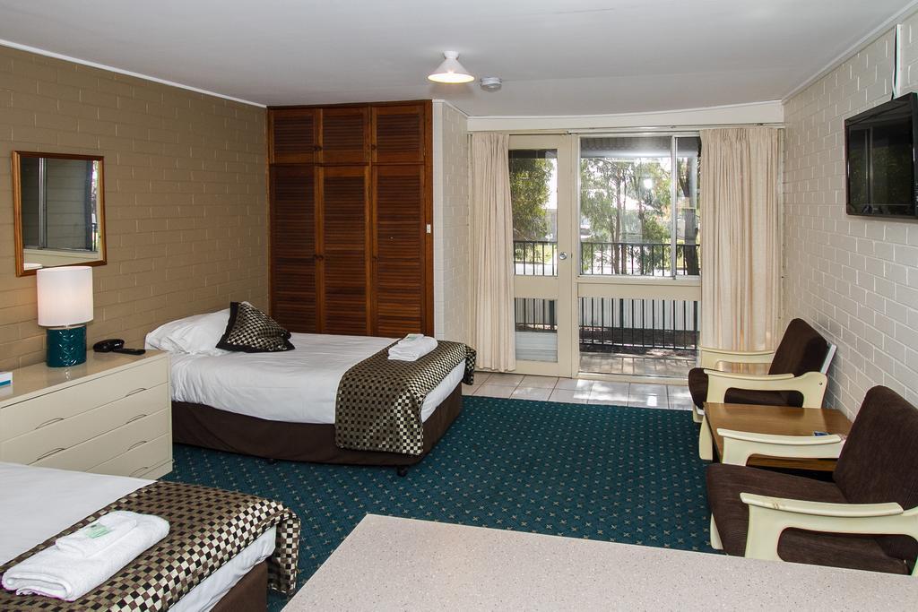 Blayney Leumeah Motel エクステリア 写真