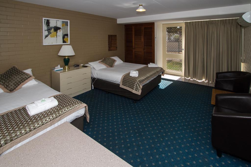 Blayney Leumeah Motel エクステリア 写真