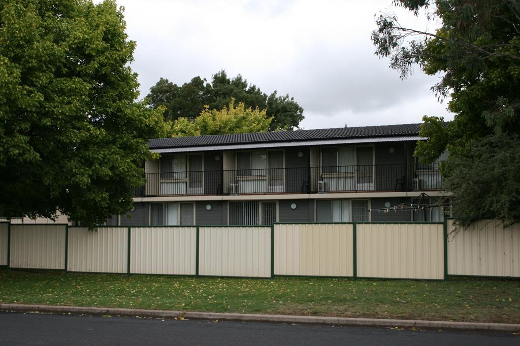 Blayney Leumeah Motel エクステリア 写真